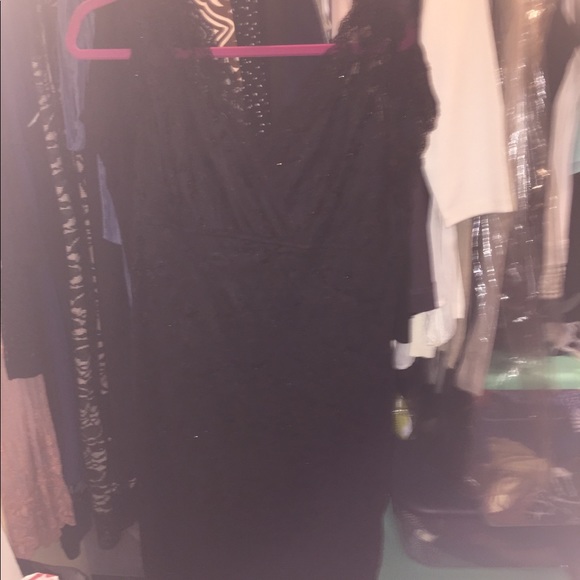 Dresses - Picture 7 of 8